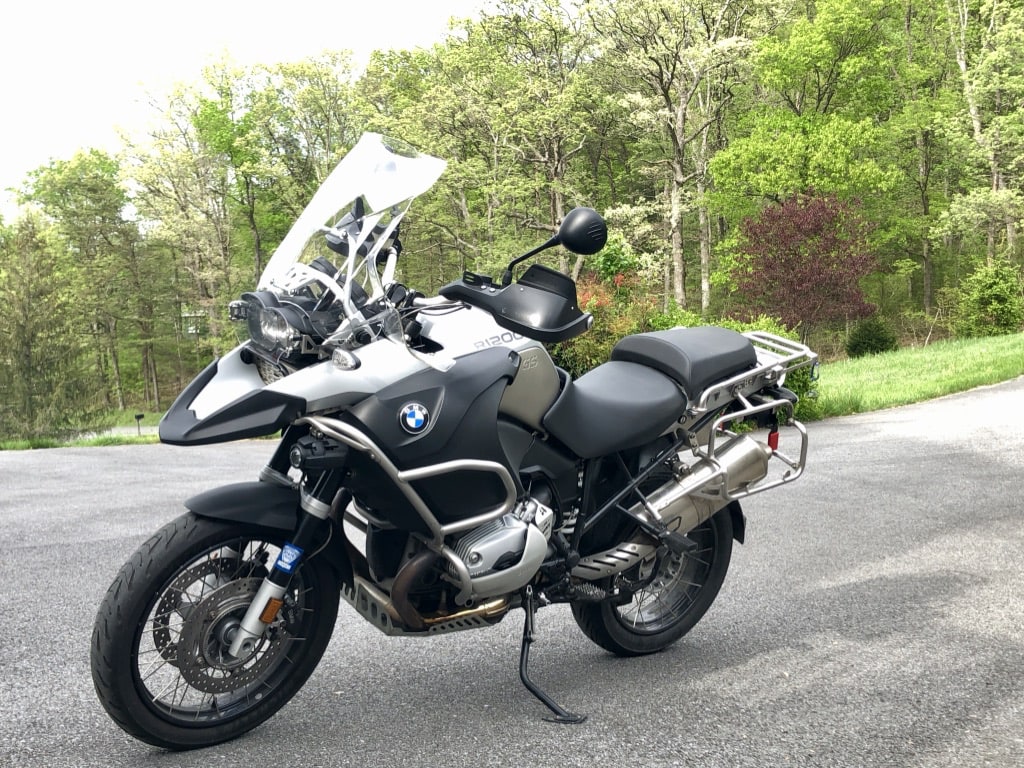 BMW R1200GS Adventure - Installing Touratech foot pegs and going for a ride